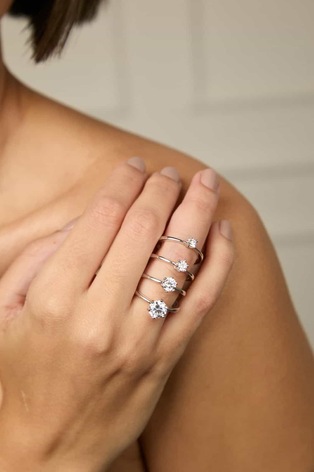 Anel totalmente personalizado em ouro 18k